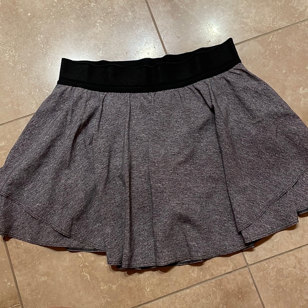 Lululemon rival skirt long in size 8.